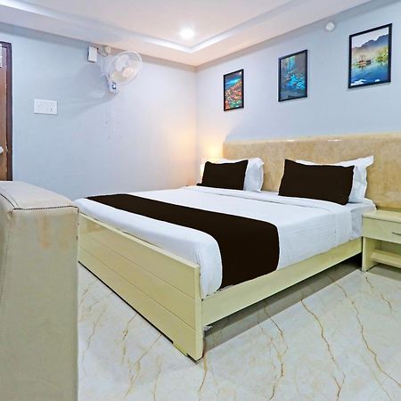 Super Townhouse Qualia Elite S R Nagar Hotell Hyderabad Exteriör bild