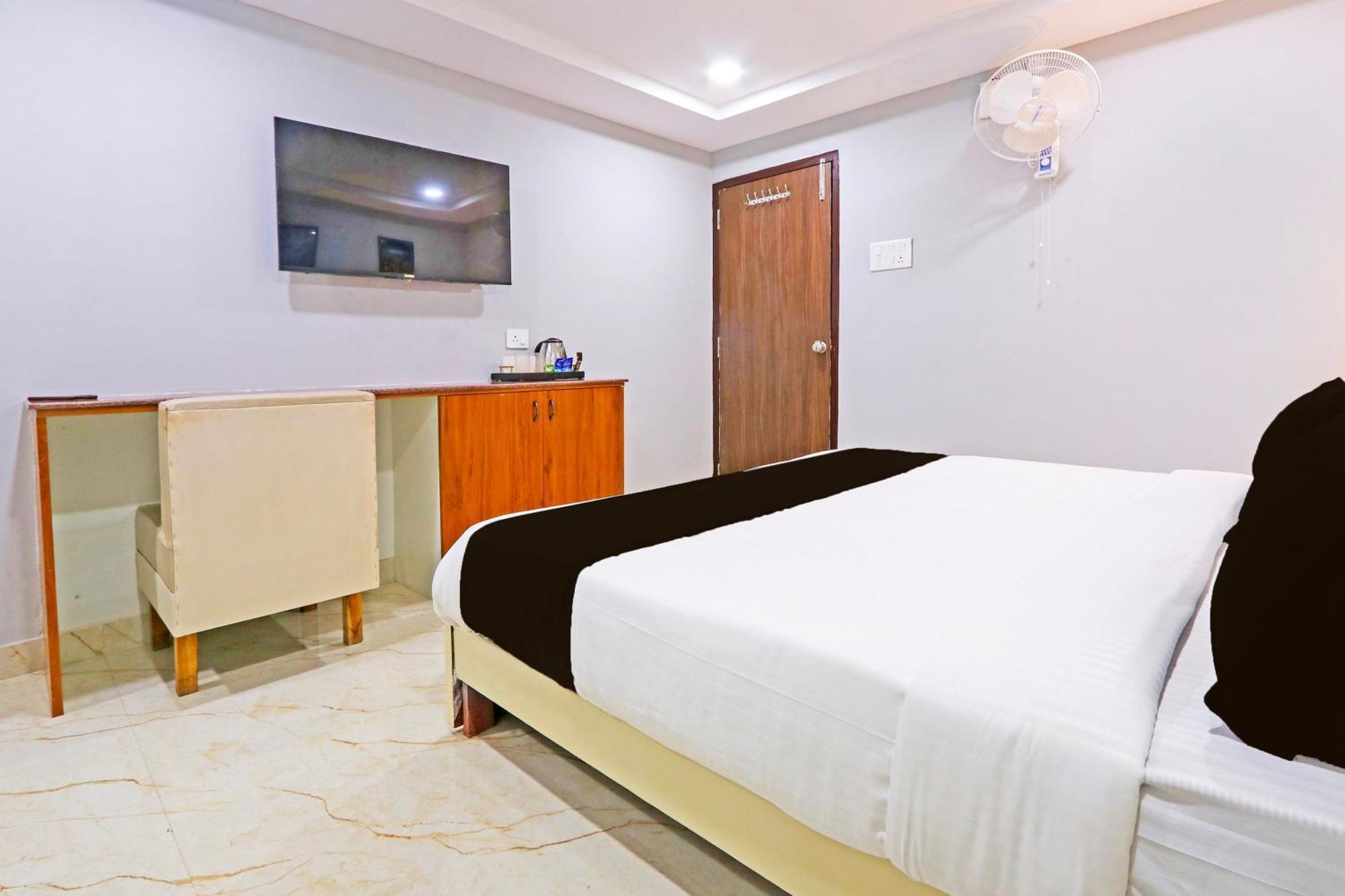 Super Townhouse Qualia Elite S R Nagar Hotell Hyderabad Exteriör bild