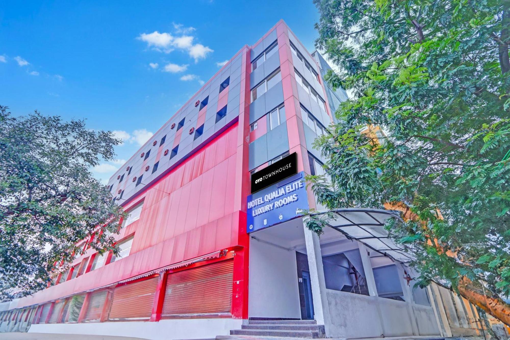 Super Townhouse Qualia Elite S R Nagar Hotell Hyderabad Exteriör bild