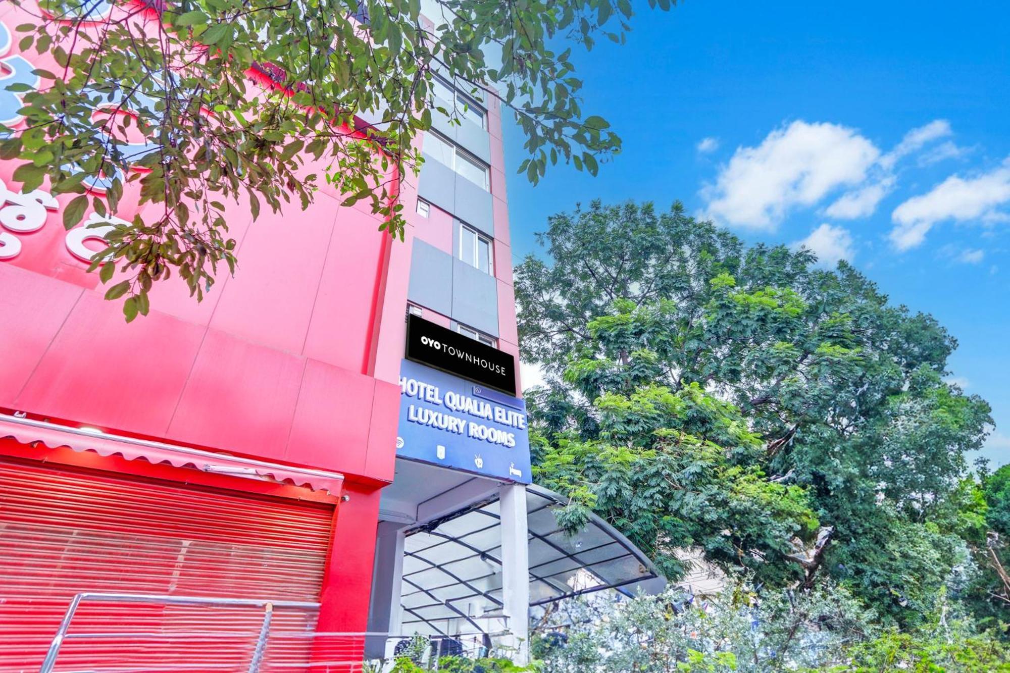 Super Townhouse Qualia Elite S R Nagar Hotell Hyderabad Exteriör bild