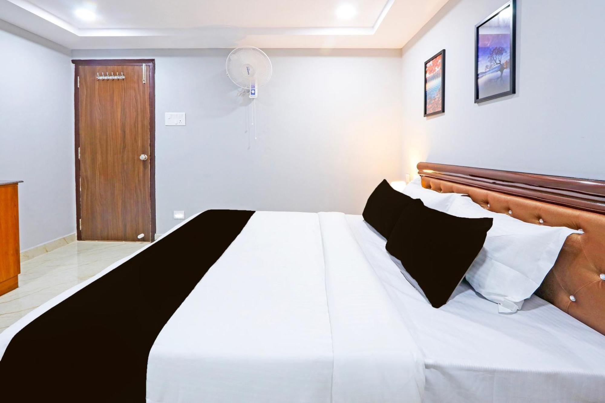 Super Townhouse Qualia Elite S R Nagar Hotell Hyderabad Exteriör bild