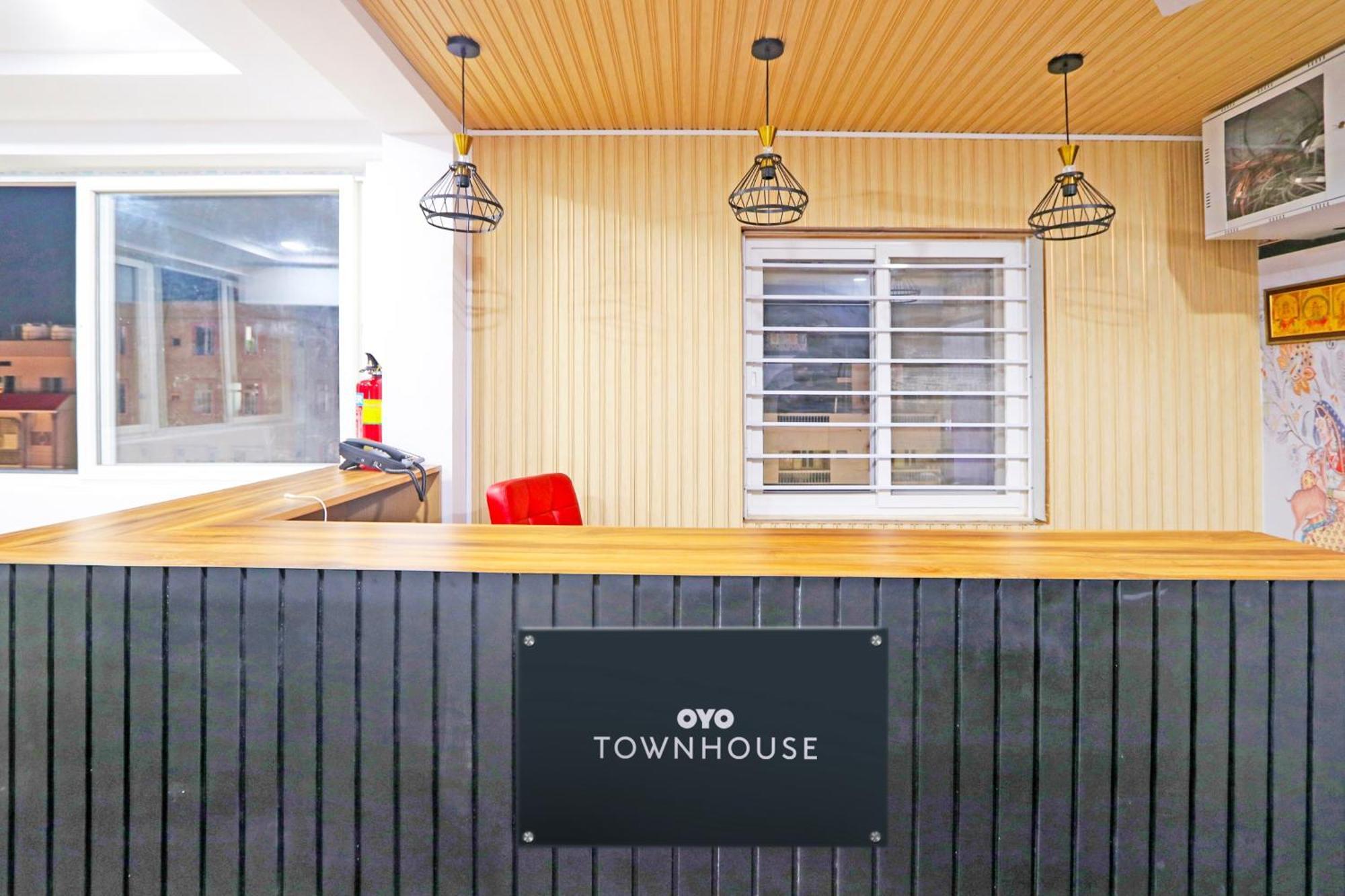 Super Townhouse Qualia Elite S R Nagar Hotell Hyderabad Exteriör bild