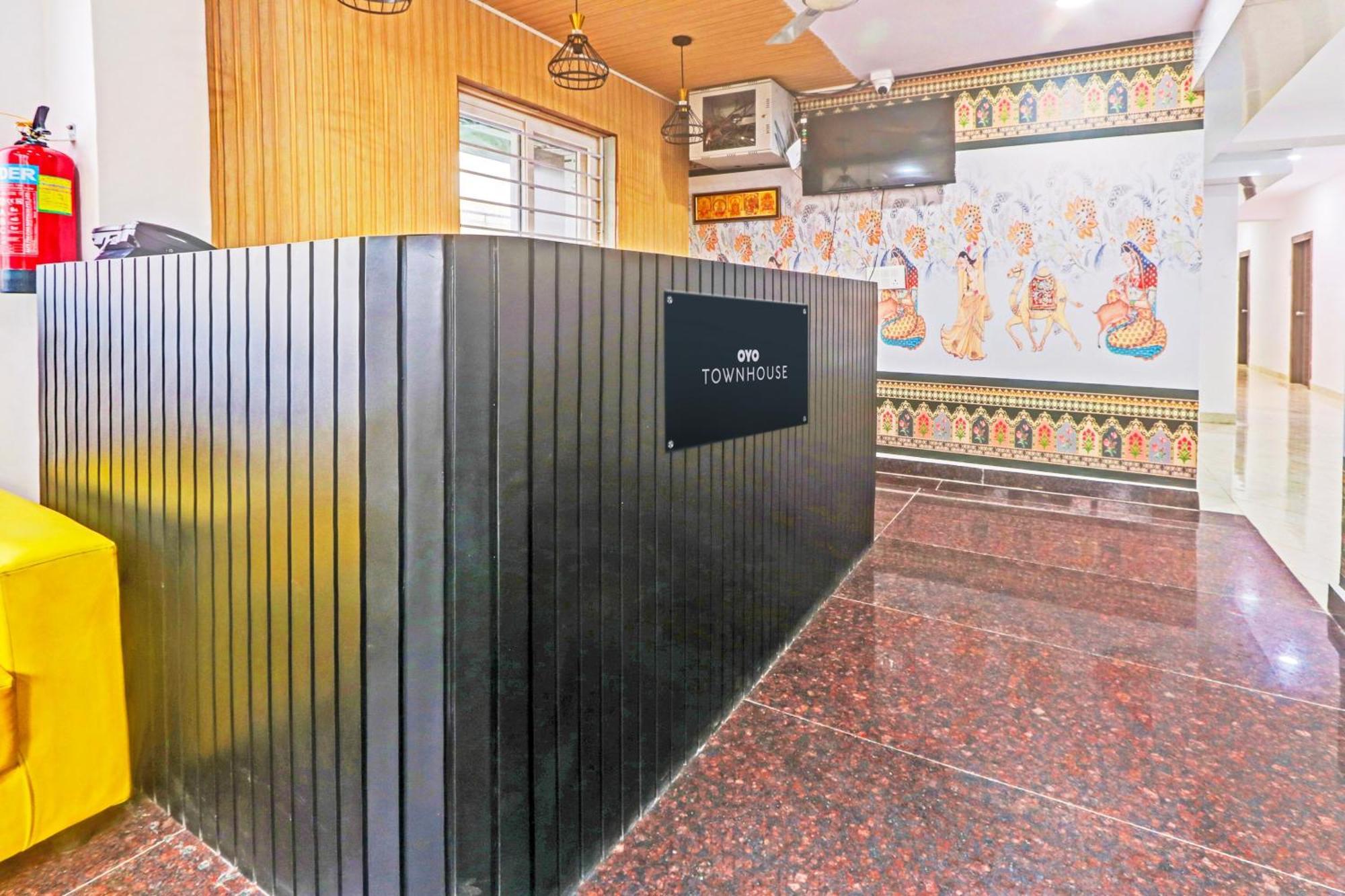 Super Townhouse Qualia Elite S R Nagar Hotell Hyderabad Exteriör bild