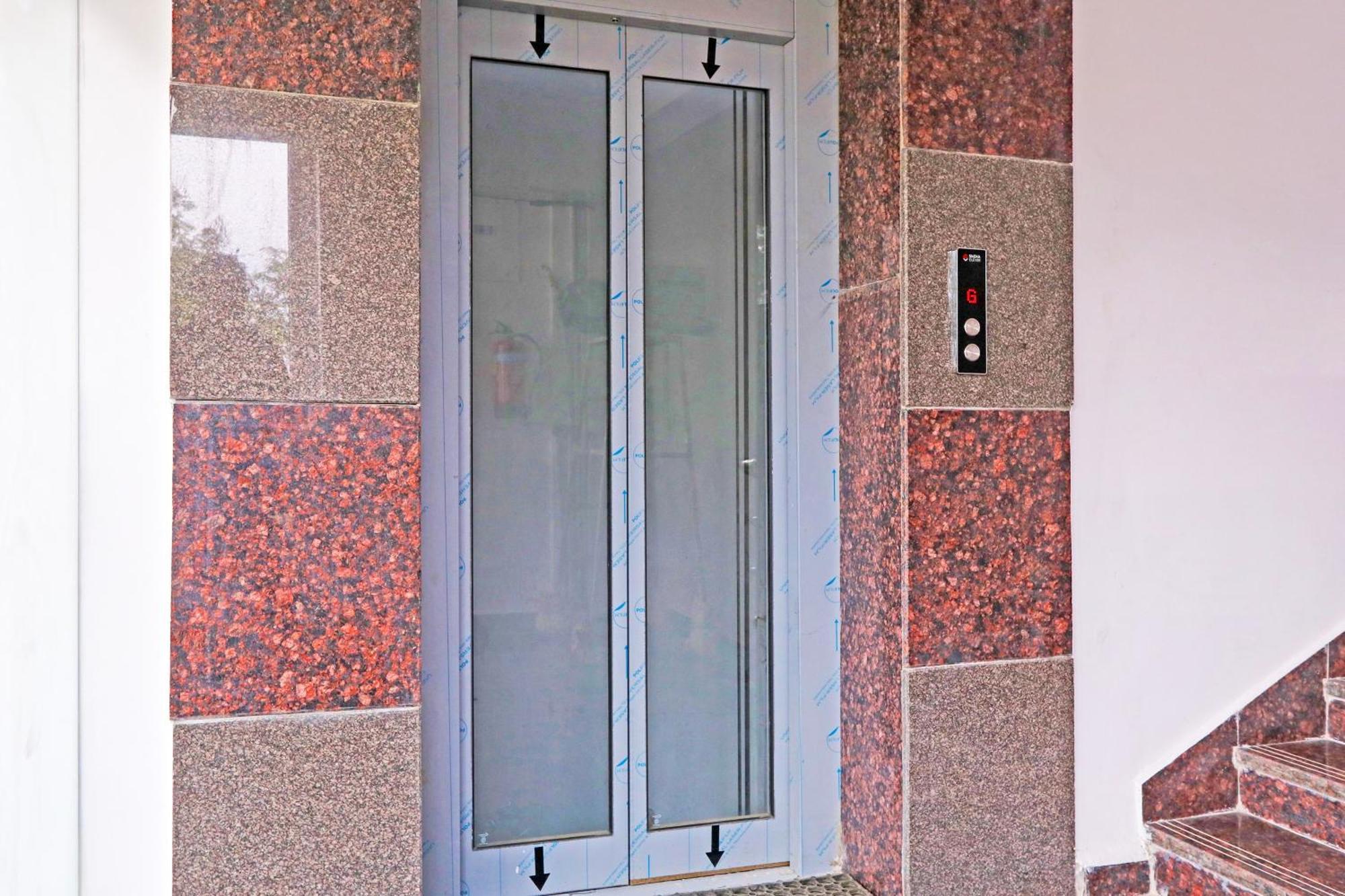 Super Townhouse Qualia Elite S R Nagar Hotell Hyderabad Exteriör bild