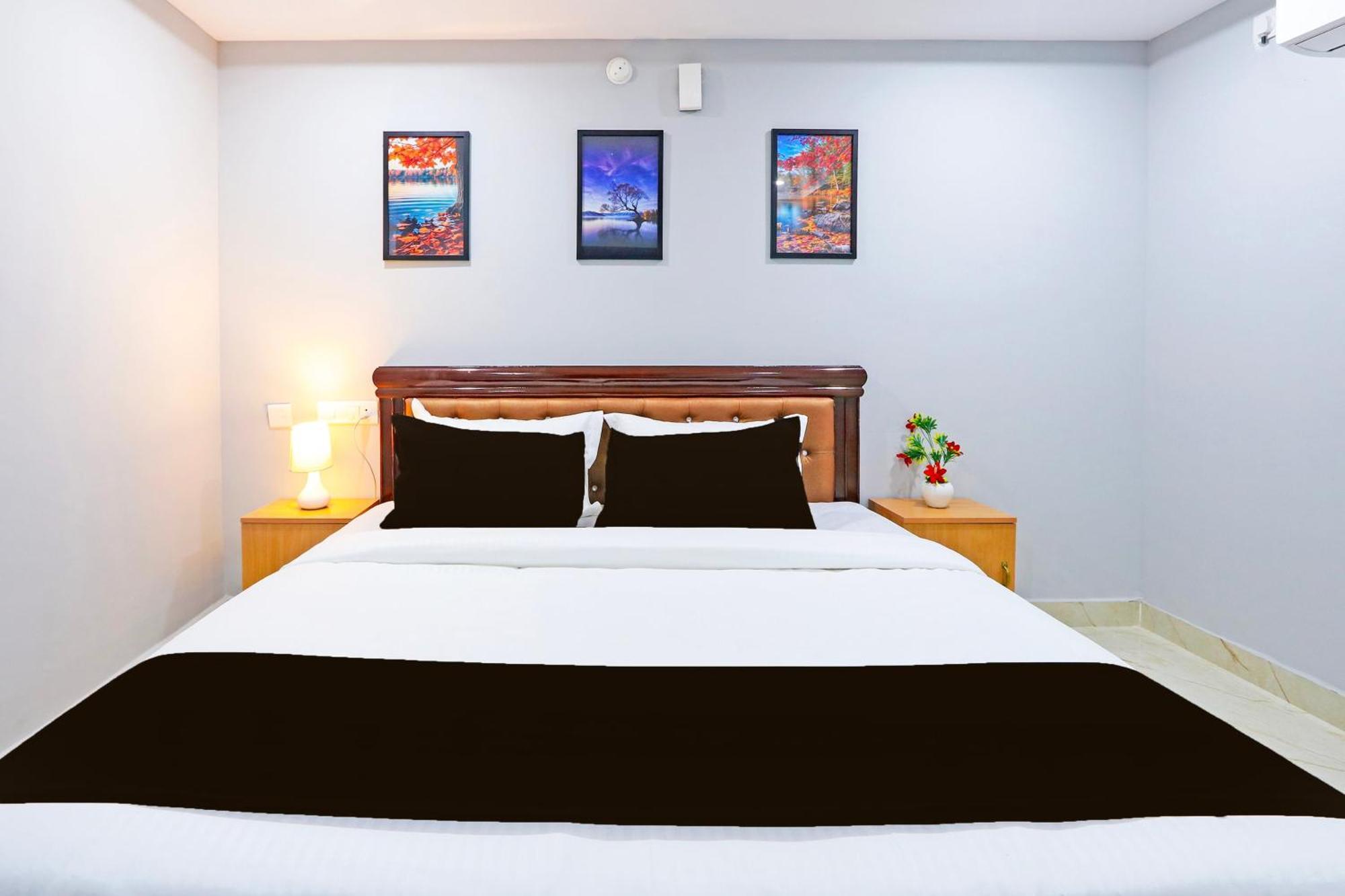 Super Townhouse Qualia Elite S R Nagar Hotell Hyderabad Exteriör bild