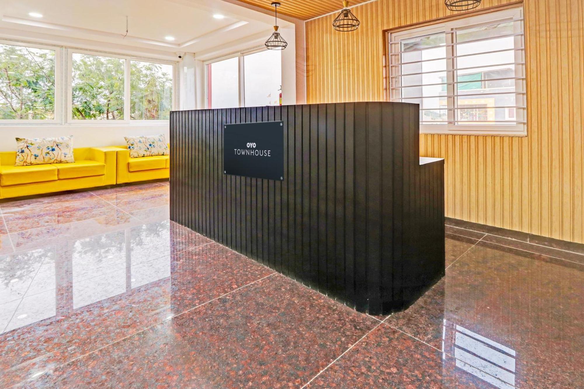 Super Townhouse Qualia Elite S R Nagar Hotell Hyderabad Exteriör bild